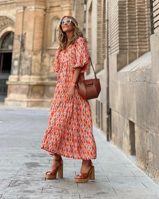 Abito Bohemien Elegante con Maniche a Palloncino e Fantasia Floreale